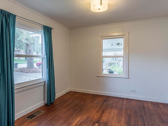3rd image of 539 Overstreet Dr