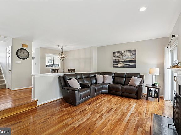 5th image of 129 Knollwood Ct
