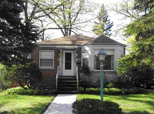 307 N Lakeshore Dr, Mundelein, IL 60060