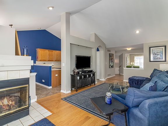 5th image of 3086 Autumn Lake Dr