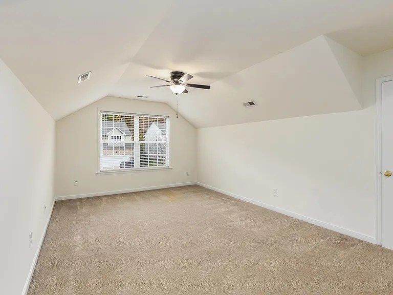 504 Queensbury Ln — Photo 31