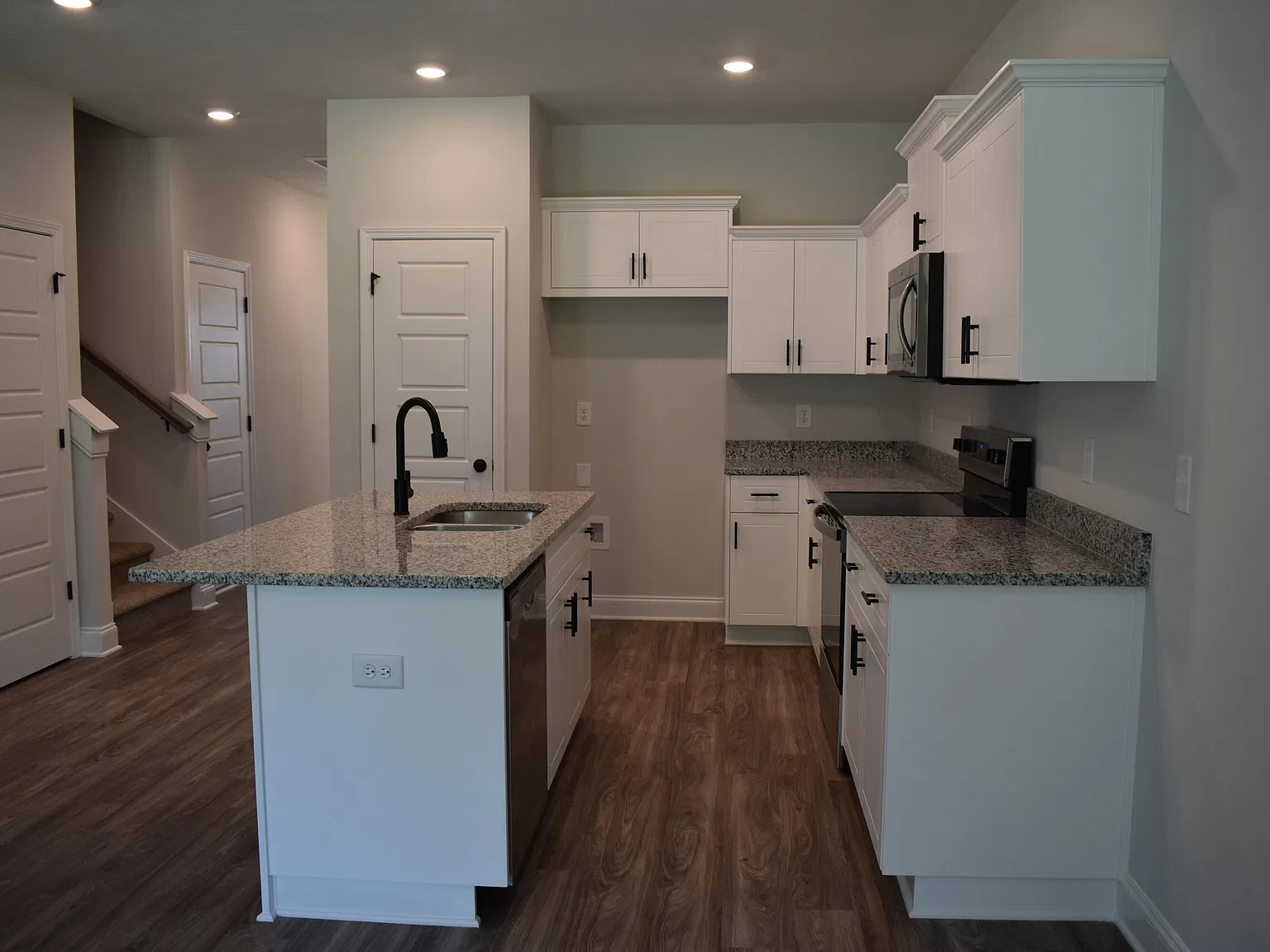 3 bed, 3.0 bath, 1341 sqft, $1,795 — Photo 2