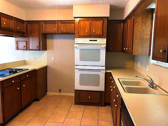 4th image of 2323 Rushbrook Dr