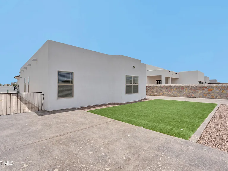 13095 Emerald Hills Ave — Photo 27