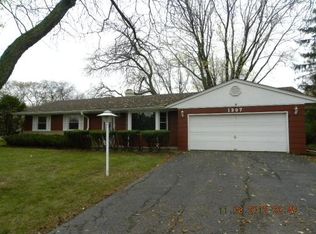 1307 Bunker Ln, Carpentersville, IL