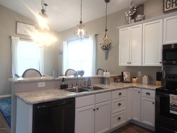 3rd image of 103 MAGNOLIA Avenue