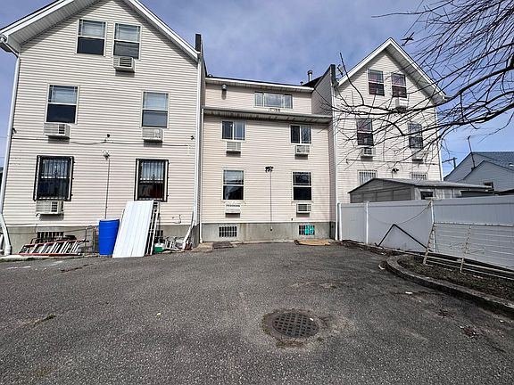 2nd image of 2419 Deerfield Rd #1
