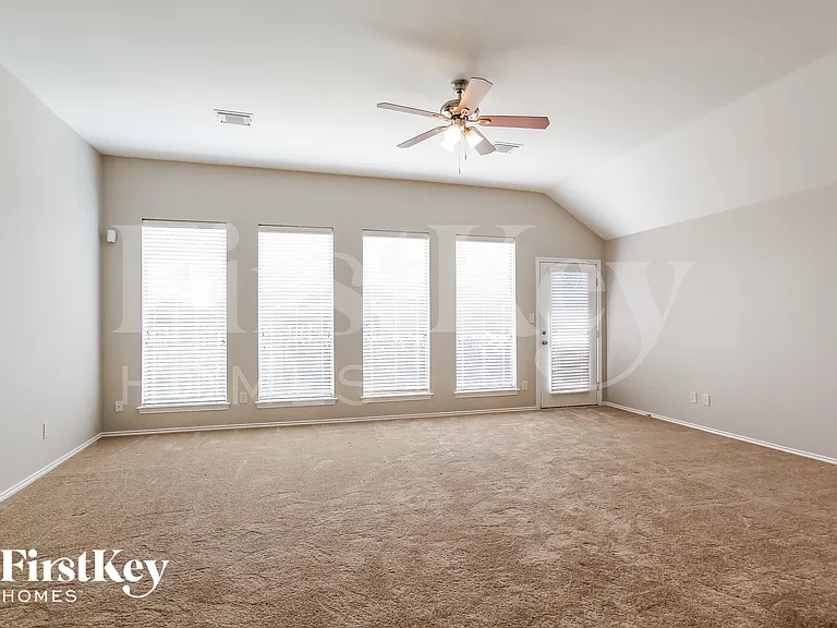 2703 Facet Creek Dr — Photo 3