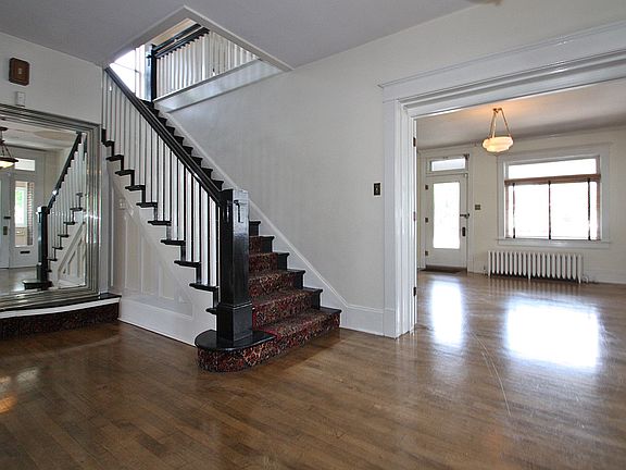 5th image of 510 S Douglas St