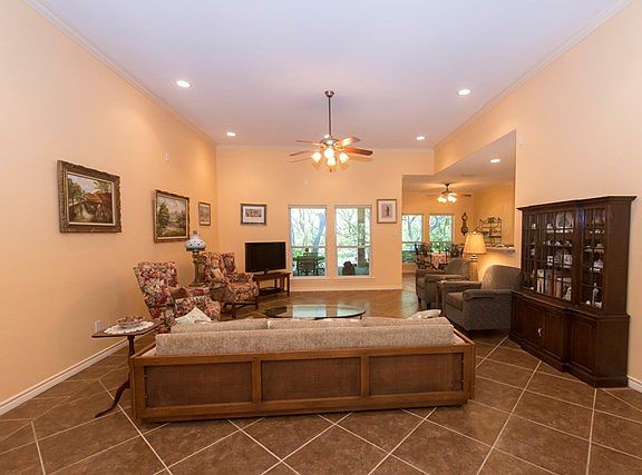 3rd image of 441 Augusta Dr