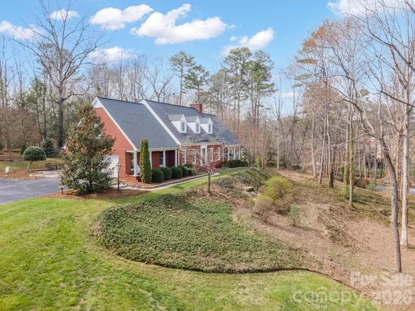 4125 Hideaway Ct NE, Hickory, NC 28601