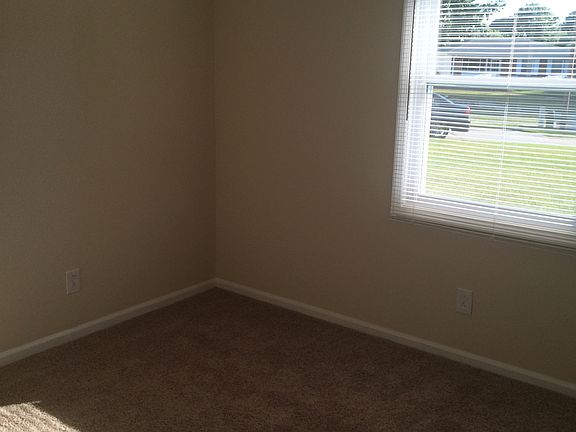 5th image of 8 Brown Ct