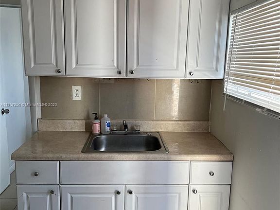 5th image of 550 NW 30th St #4