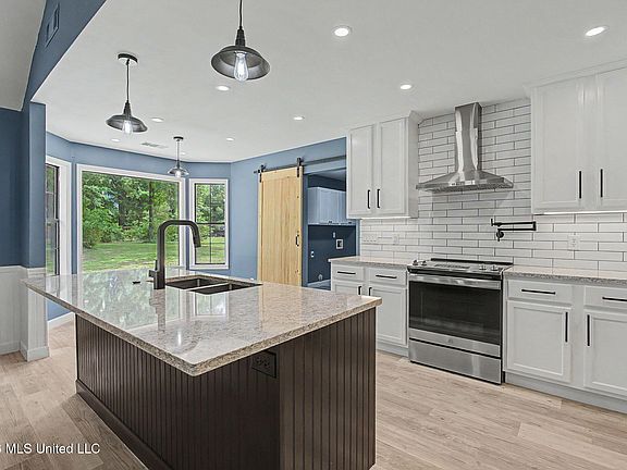 3rd image of 3360 Windermere Dr N