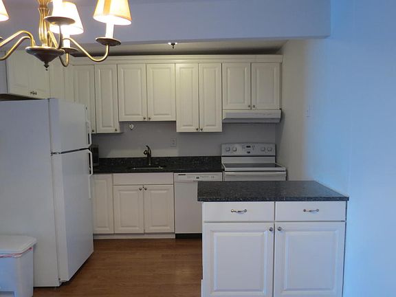 4th image of 1382 Ocean Ave Unit 20B