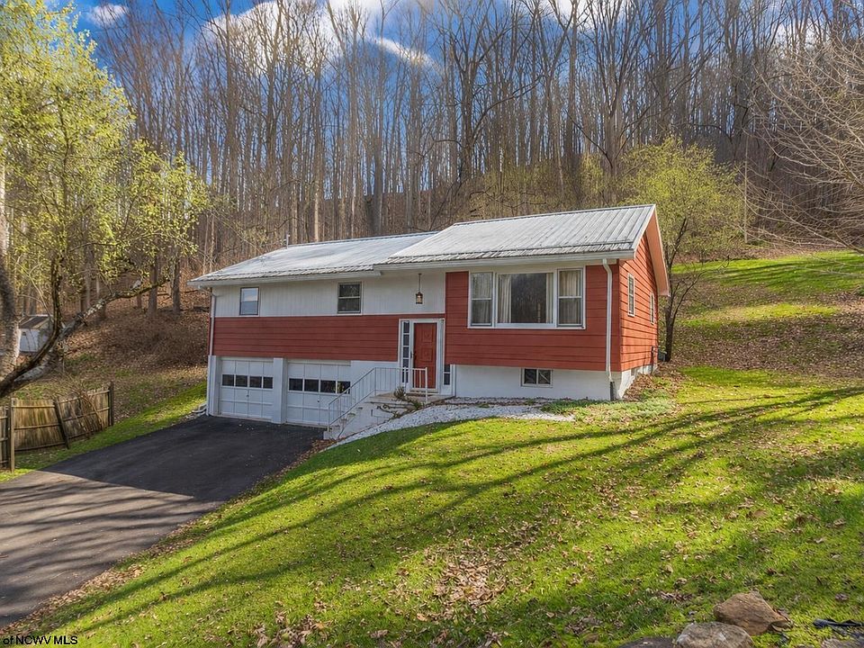 1st image of 161 Hilltop Dr