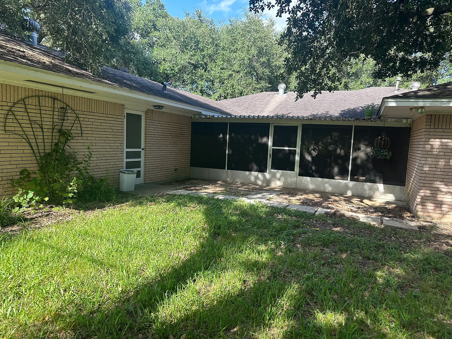 3 bed, 2581 sqft, $2,500 — Photo 4