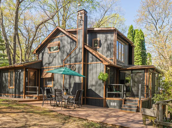 7284 Spring Bend Rd, Harbert, MI 49115