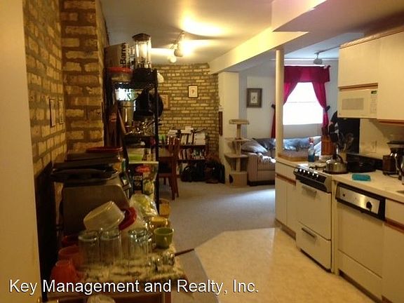 5th image of 1206-08 W Roscoe St #1208