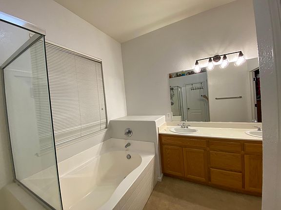 3rd image of 2060 Mariposa Dr