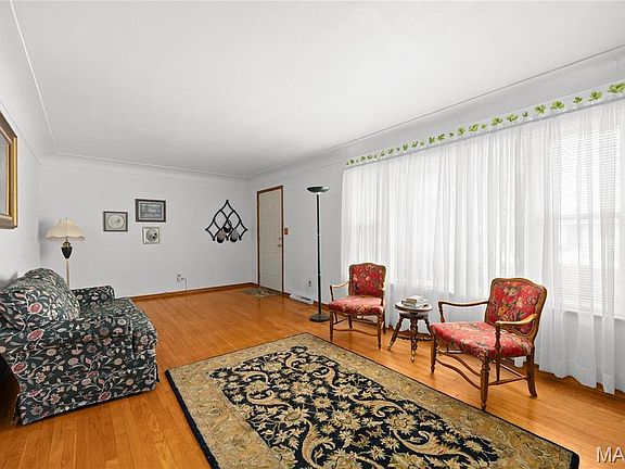 3rd image of 212 Lola Ln