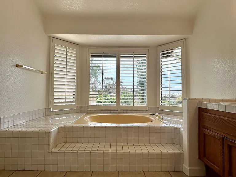 1043 Cordova Dr — Photo 29