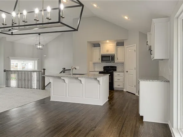 4807 NE 102nd St, Kansas City, MO 64156
