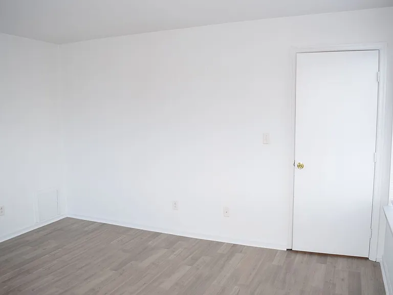 579 Peregrine St — Photo 13