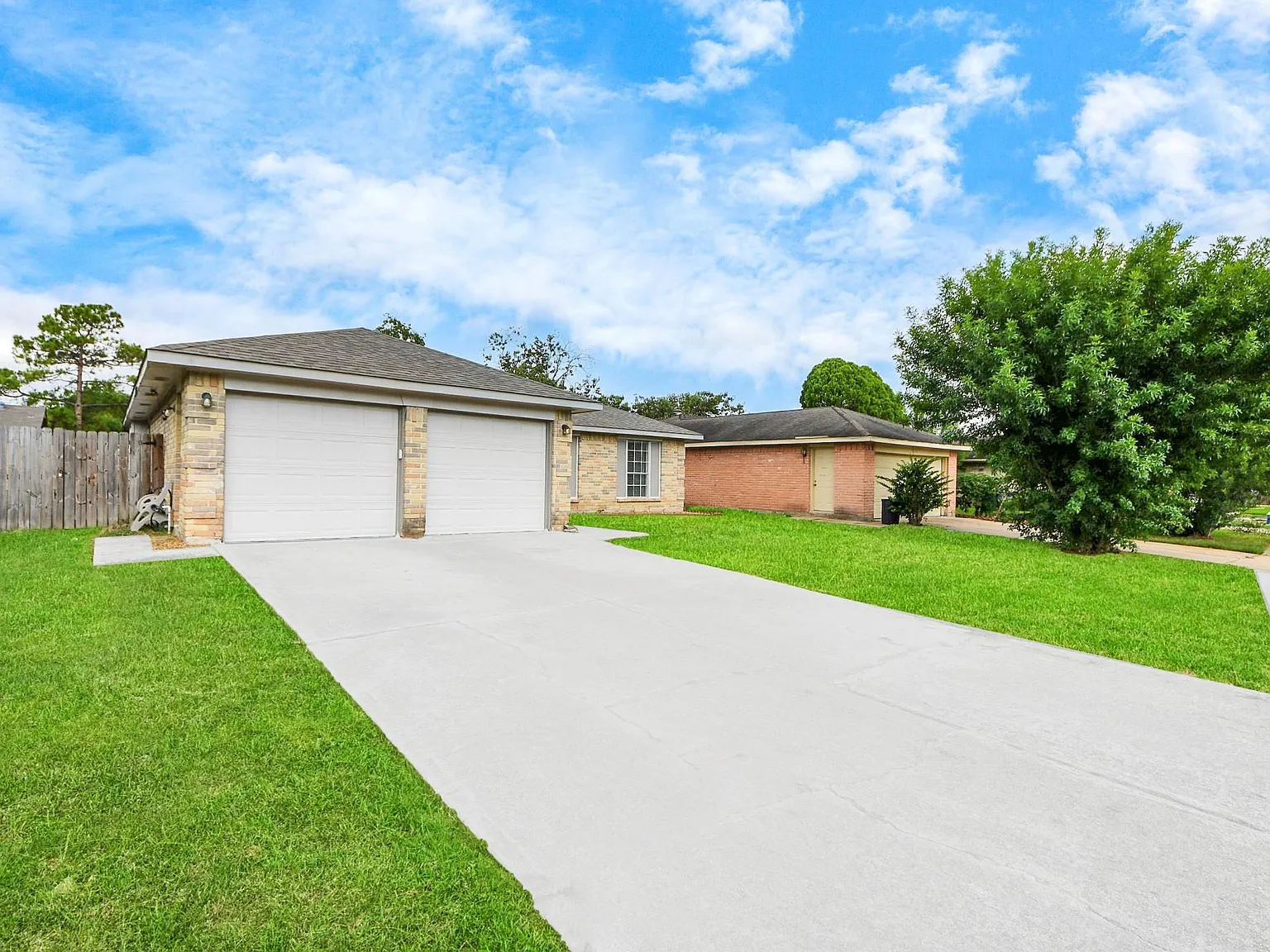 3 bed, 2.0 bath, 1228 sqft, $1,800 — Photo 3