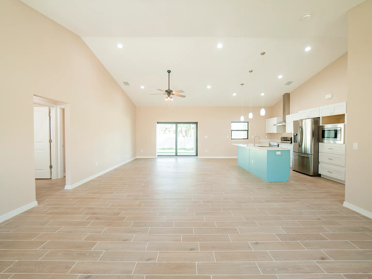 3 bed, 1808 sqft, $3,300 — Photo 4
