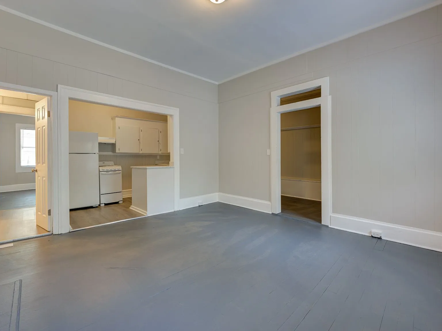 2 bed, 900 sqft, $1,300 — Photo 2