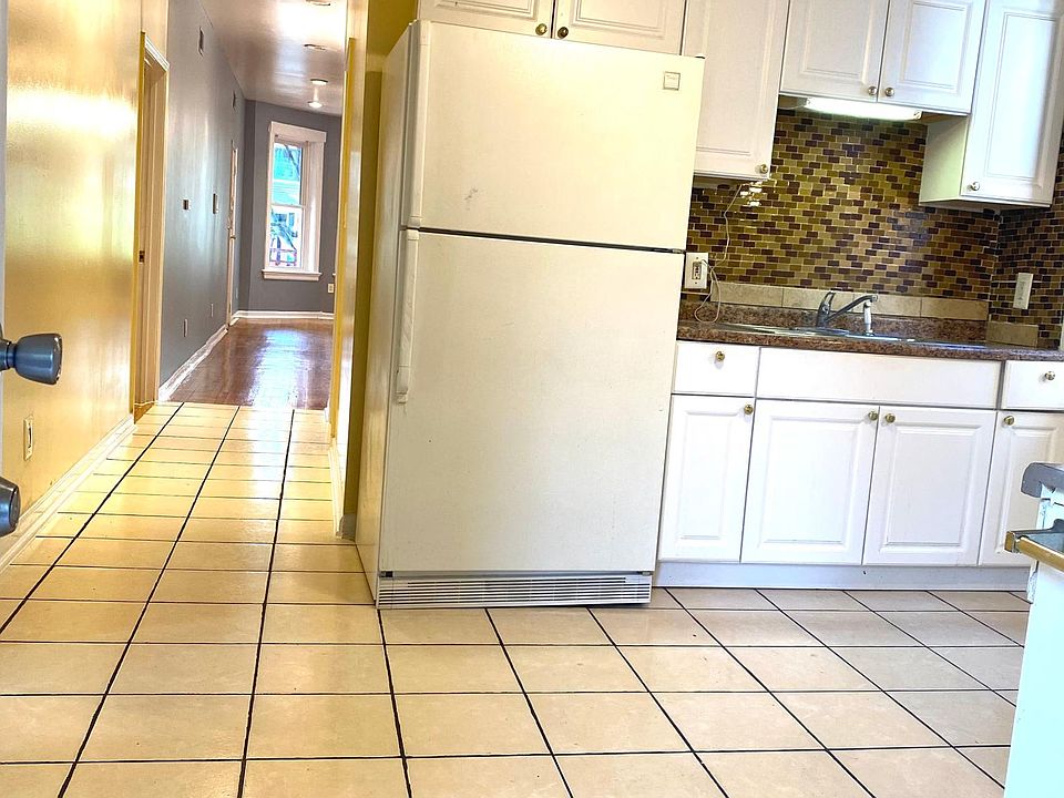1st image of 1627 W Farragut Ave APT 1