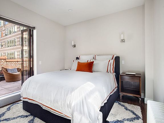 3rd image of 321 E 43rd St #Penthouse 12