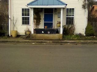 252 NE 1st St, Willamina, OR 97396