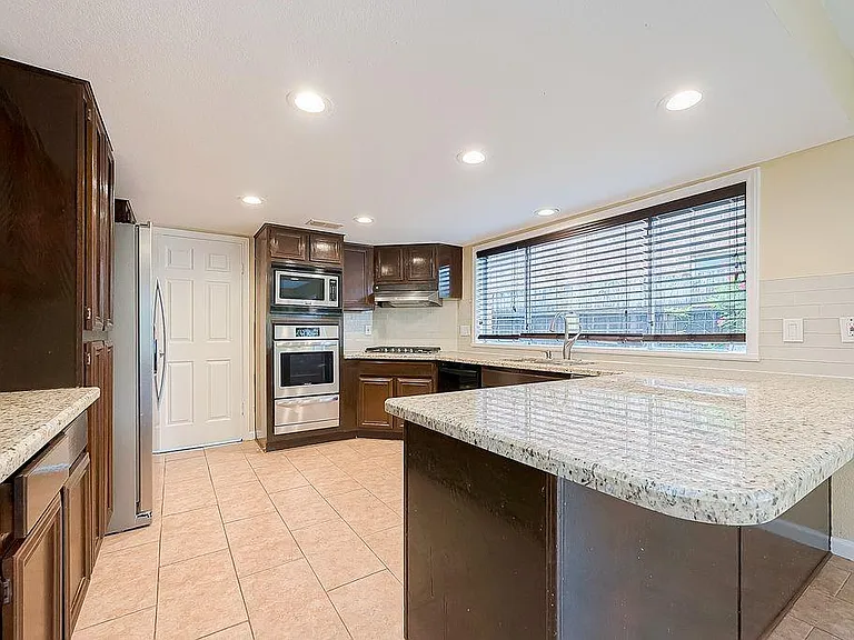 2039 Shorewood Ln — Photo 17