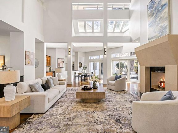 5th image of 35 Robin Hood Rd NE