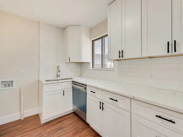 2340 Debra Court Dr, Fort Worth, TX 76112