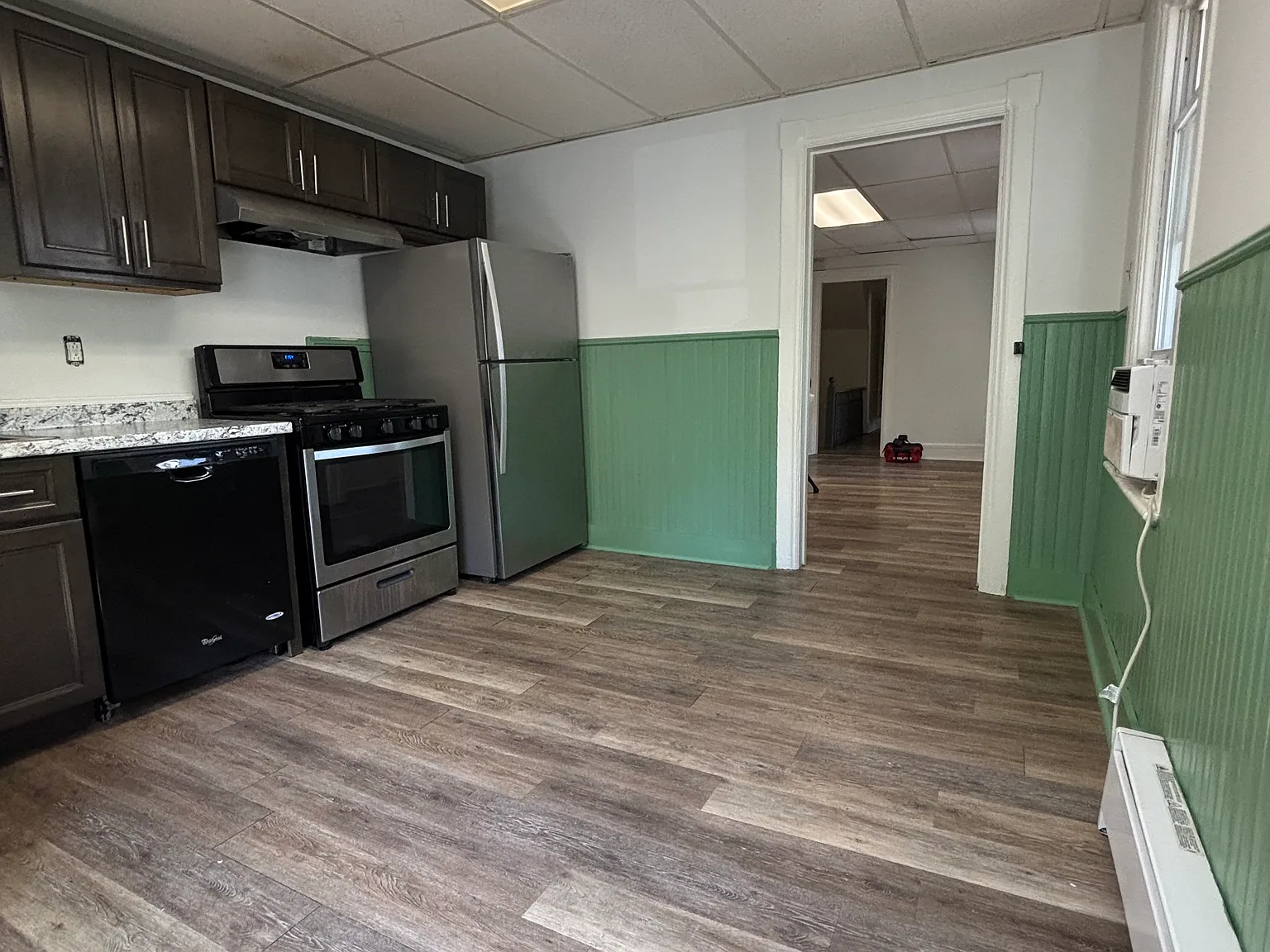 3 bed, 1200 sqft, $1,900 — Photo 2