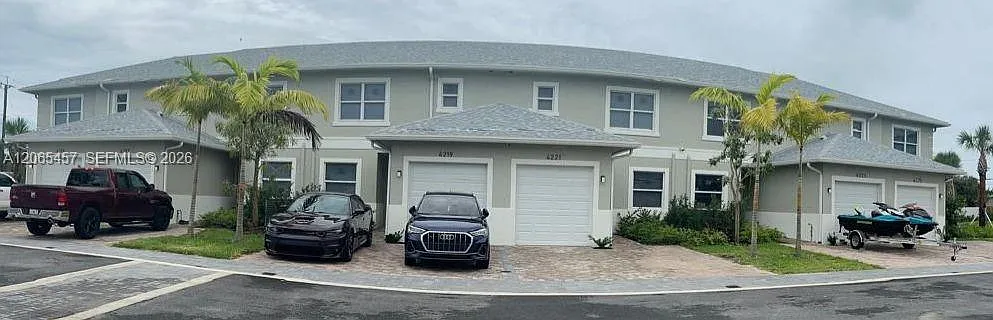 3 bed, 2.5 bath, 1528 sqft, $2,850 — Photo 2