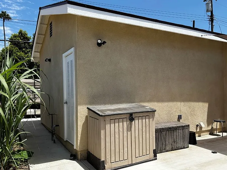 2491 W Harriet #B — Photo 9