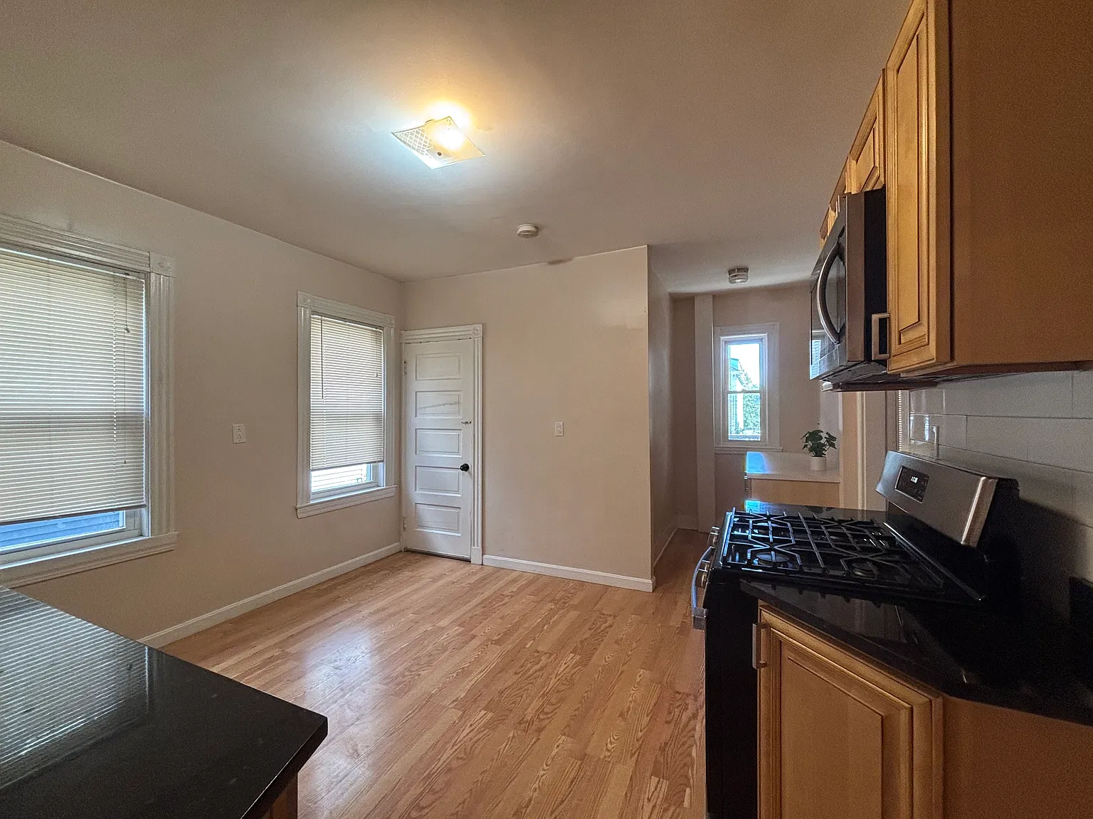 3 bed, 1100 sqft, $2,750 — Photo 2
