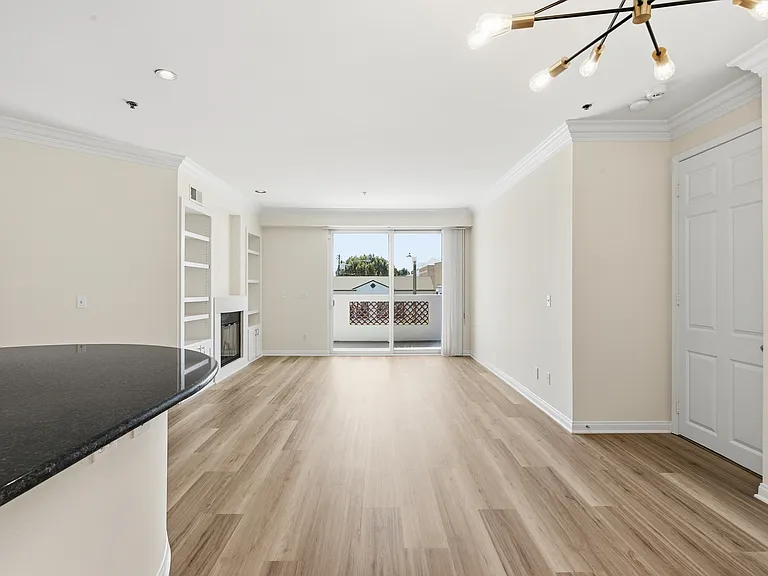 830 N Alfred St #202 — Photo 11
