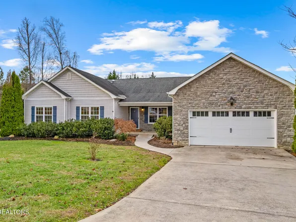 218 Pebble Ct, Lenoir City, TN 37772