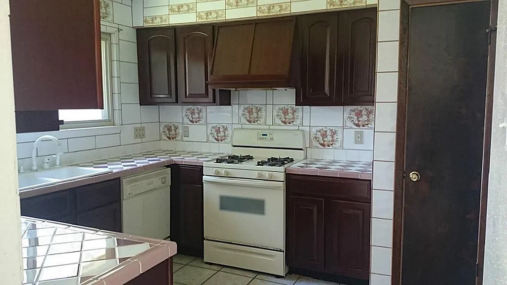 3 bed, 2.0 bath, 1188 sqft, $1,750 — Photo 4