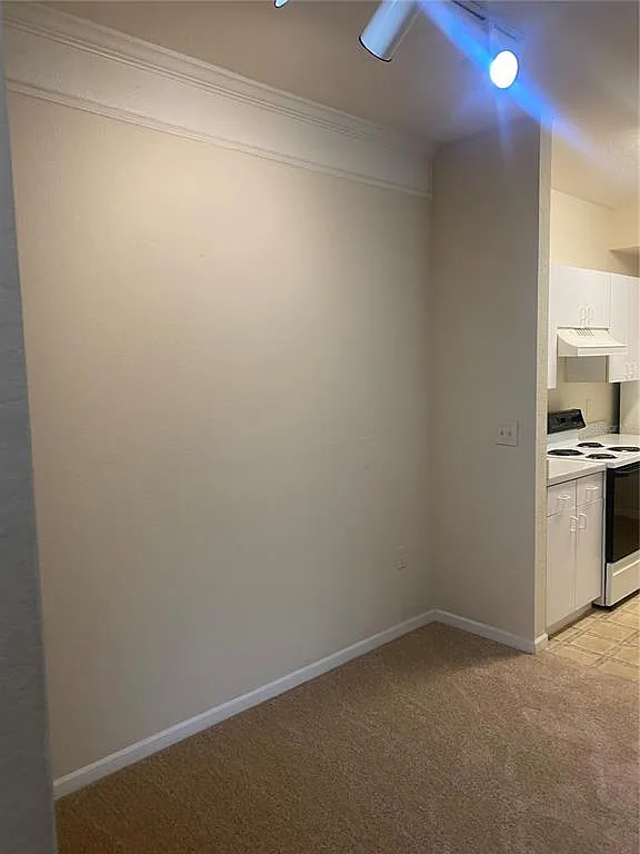 1 bed, 1.0 bath, 892 sqft, $1,325 — Photo 3
