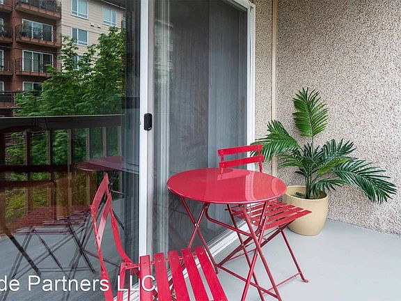 2nd image of 10014 5th Ave NE APT 202