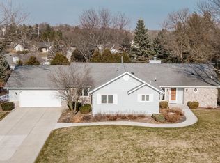 W235N7114 Prairie Ln, Sussex, WI 53089