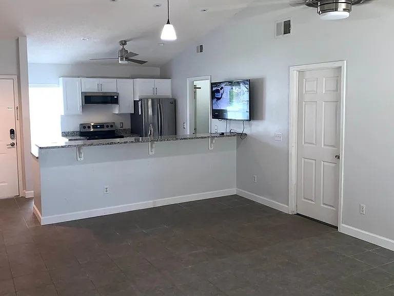 110 N Hawthorne Ave — Photo 12
