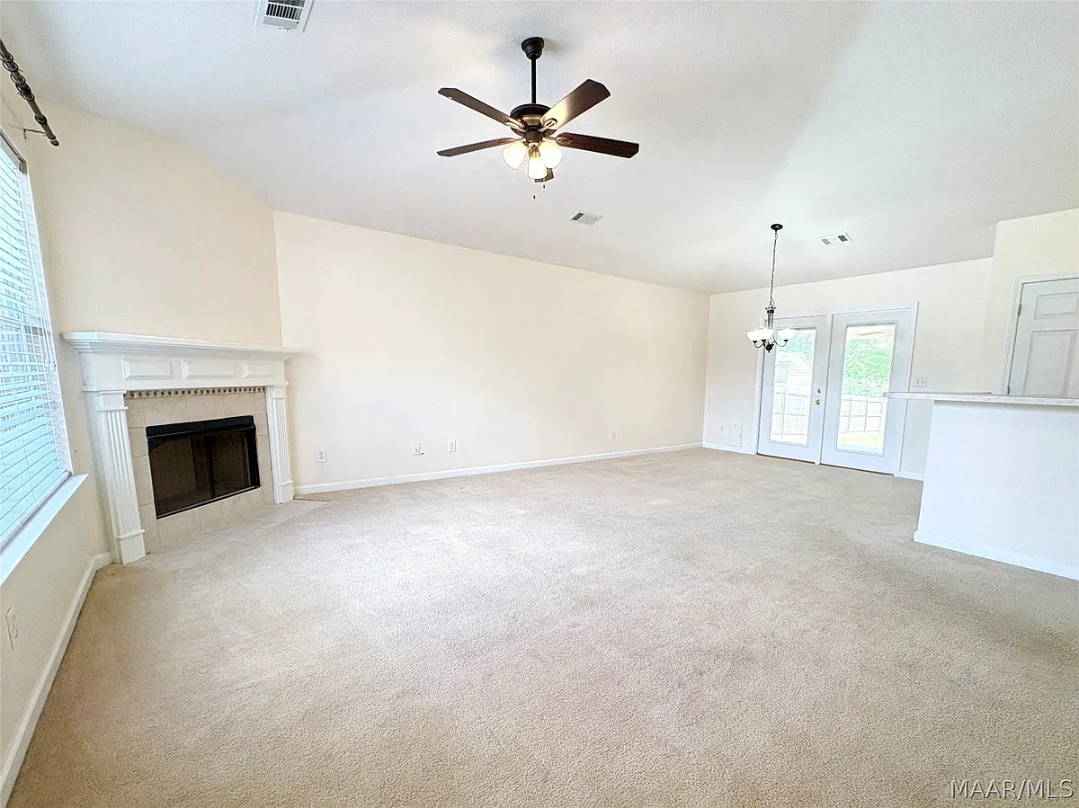 Building Photo - 1684 Hawthorne Ln