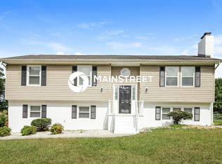 6104 Hunters Ridge Dr, Lexington, NC 27295